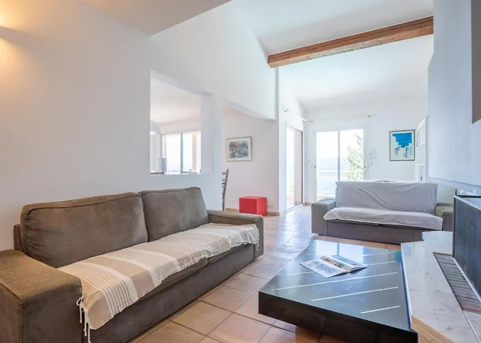 Les Cedres By Interhome بيت للعطل
