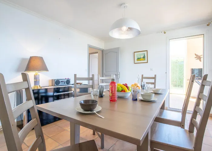Les Cedres By Interhome بيت للعطل